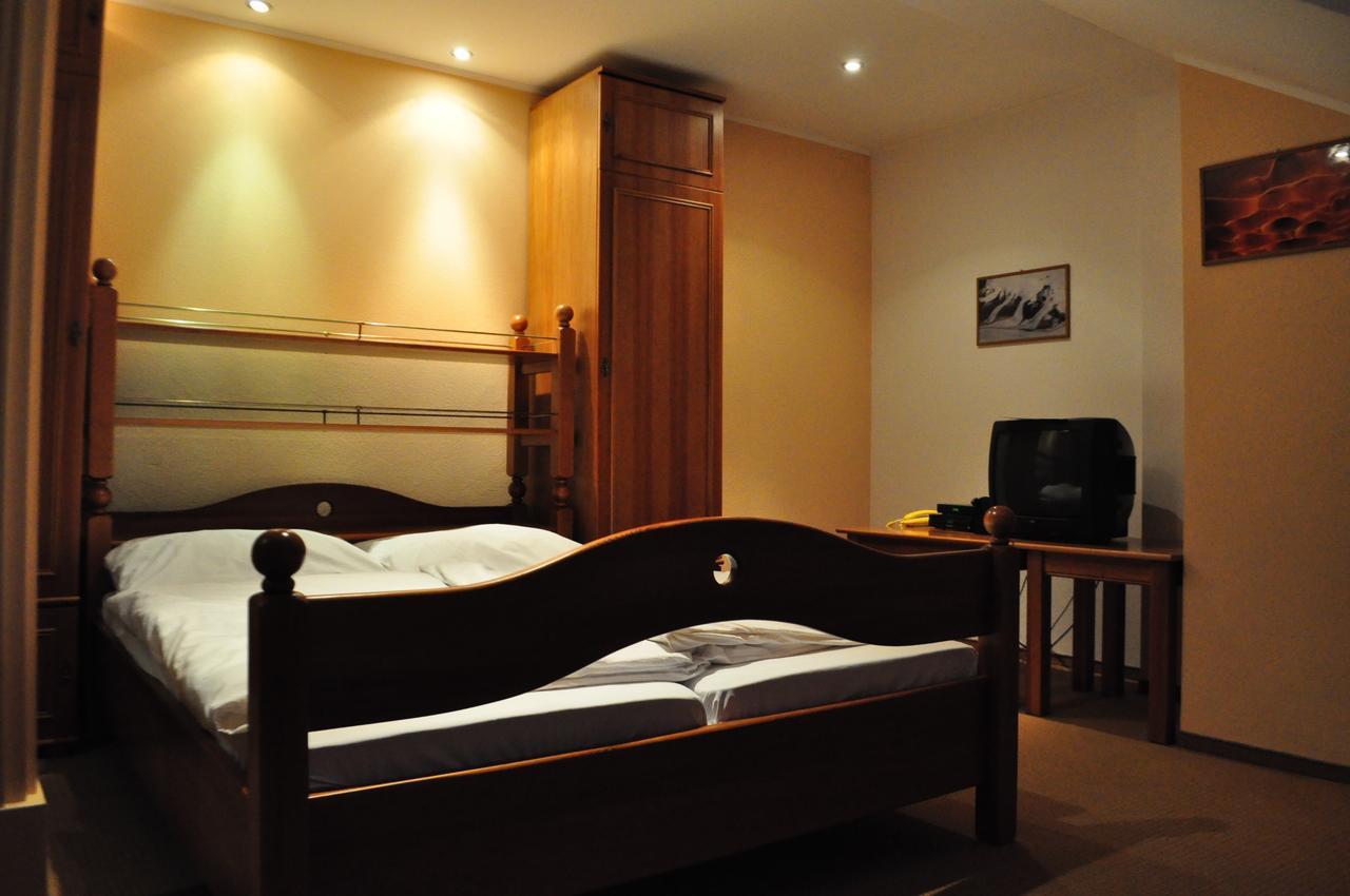 Hotel Mladost Lipany Εξωτερικό φωτογραφία