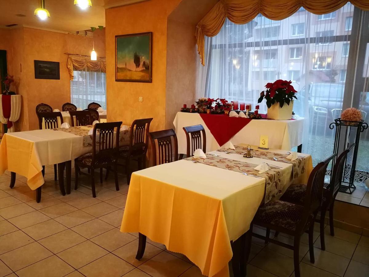 Hotel Mladost Lipany Εξωτερικό φωτογραφία
