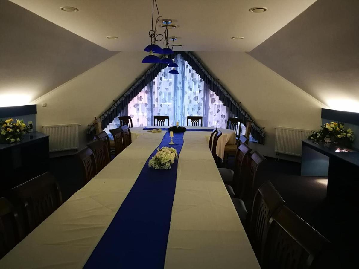 Hotel Mladost Lipany Εξωτερικό φωτογραφία