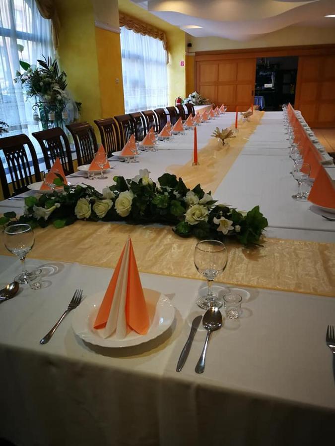 Hotel Mladost Lipany Εξωτερικό φωτογραφία