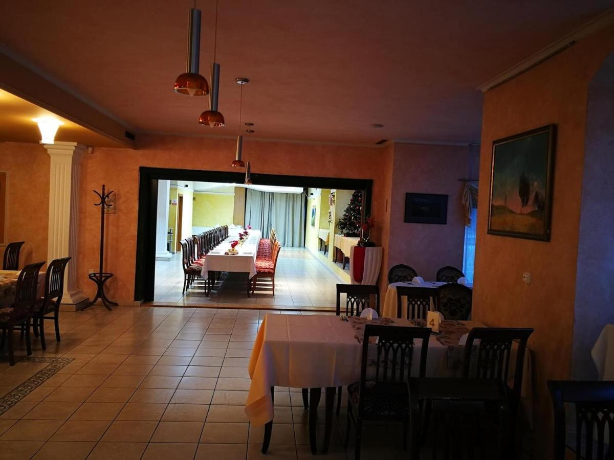 Hotel Mladost Lipany Εξωτερικό φωτογραφία